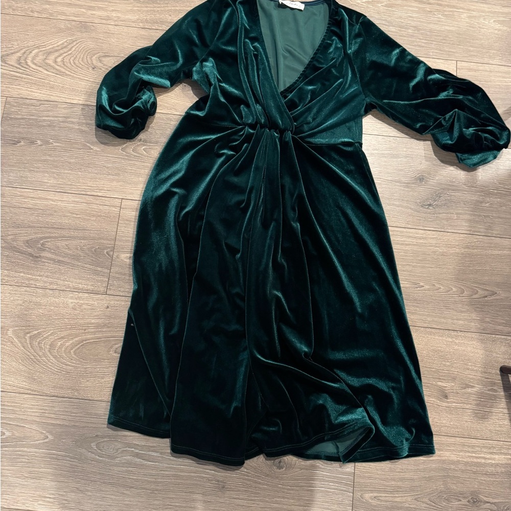 Elegant Green Velvet Dress